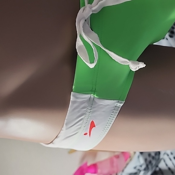 Lonjo Swim - Picture 2 of 4